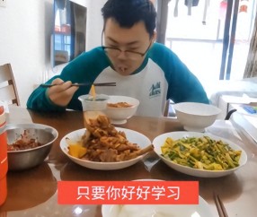 “这样的外形，早恋就别想了！”母亲晒儿子照片引爆评论区。