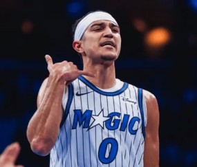 布莱克近3战场均22.7分6助4.7板，三项65.7/55.6/85.7%