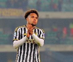 记者：确认尤文图斯将和麦肯尼续约至2028年